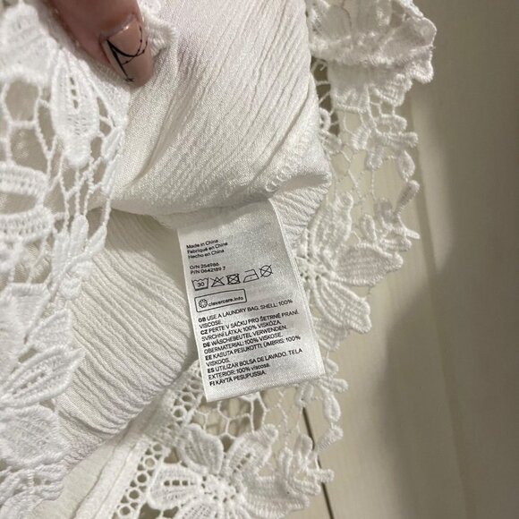 Divided H&M Womens White Sleeveless Lace Trim Gauze Keyhole Halter Blouse Size 4 - Picture 5 of 6